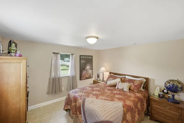 36-web-or-mls-108-carlisle-ln