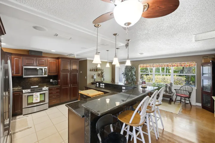 21-web-or-mls-108-carlisle-ln