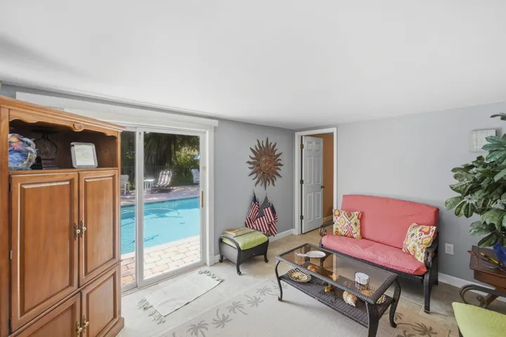 32-web-or-mls-108-carlisle-ln