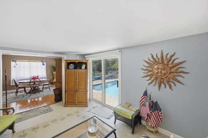 33-web-or-mls-108-carlisle-ln