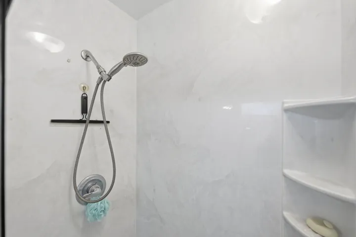 11-web-or-mls-108-carlisle-ln