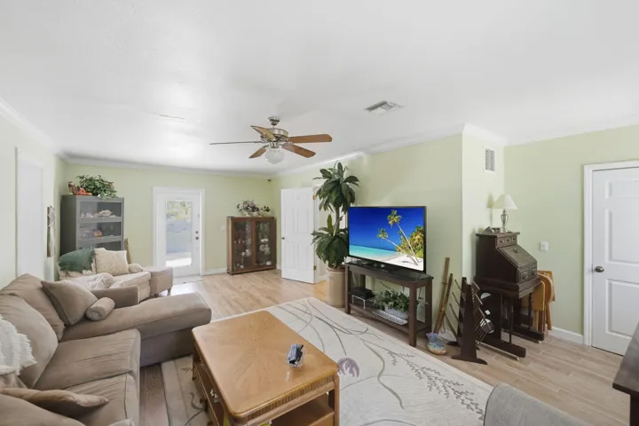 71-web-or-mls-108-carlisle-ln