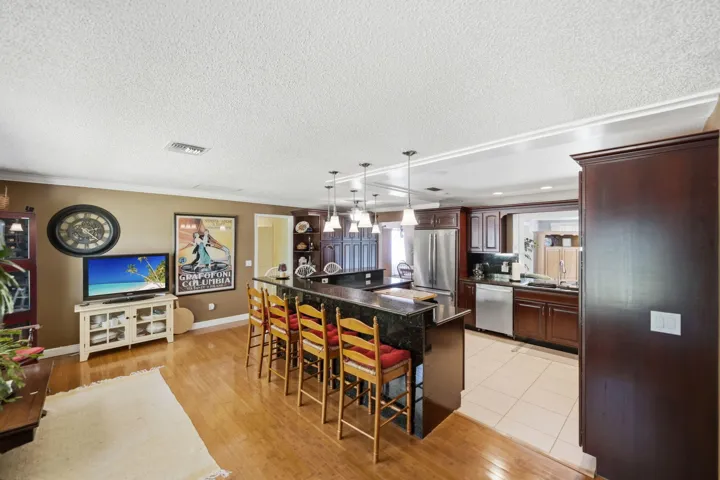 25-web-or-mls-108-carlisle-ln