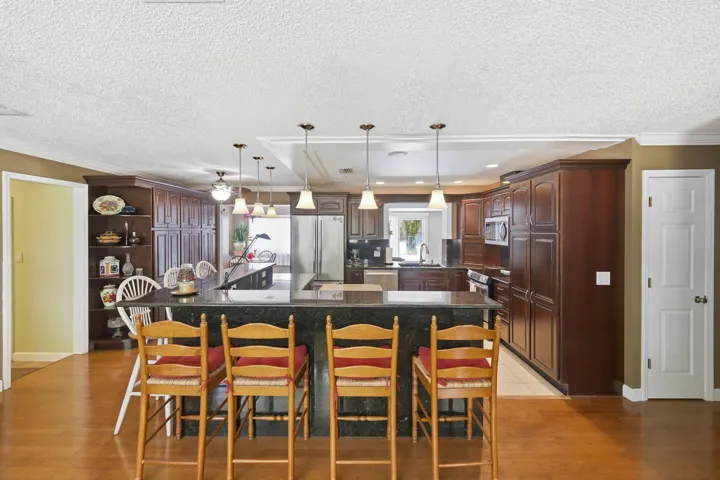 24-web-or-mls-108-carlisle-ln