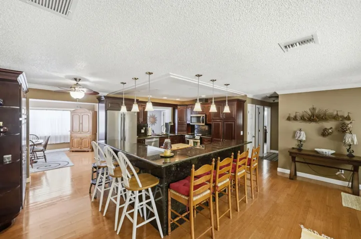 23-web-or-mls-108-carlisle-ln