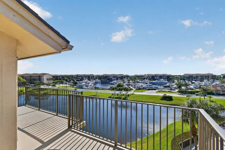 701SeafarerCir#504(25)