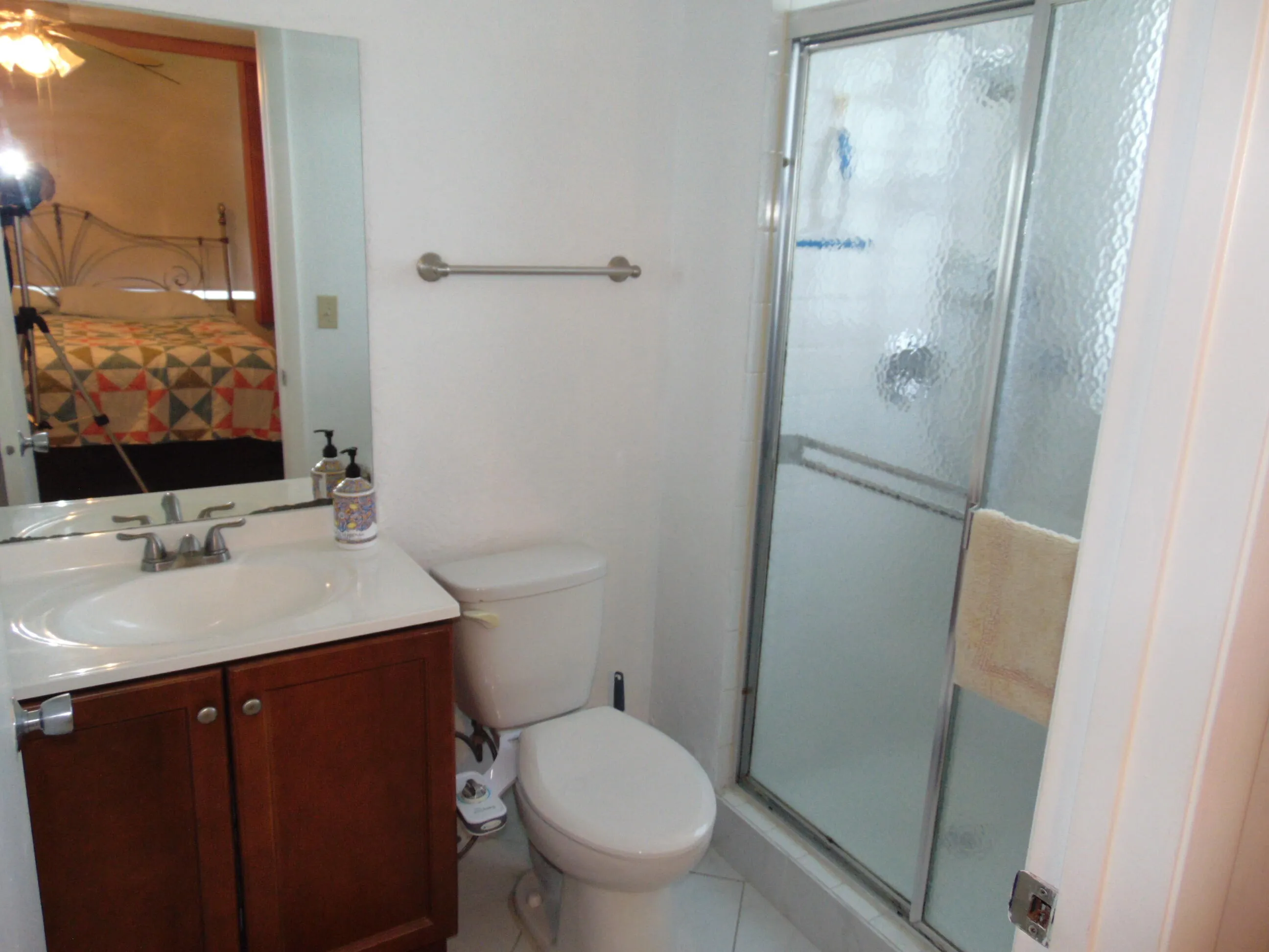 WINDOWS IN BATHROOM CORNER UNIT