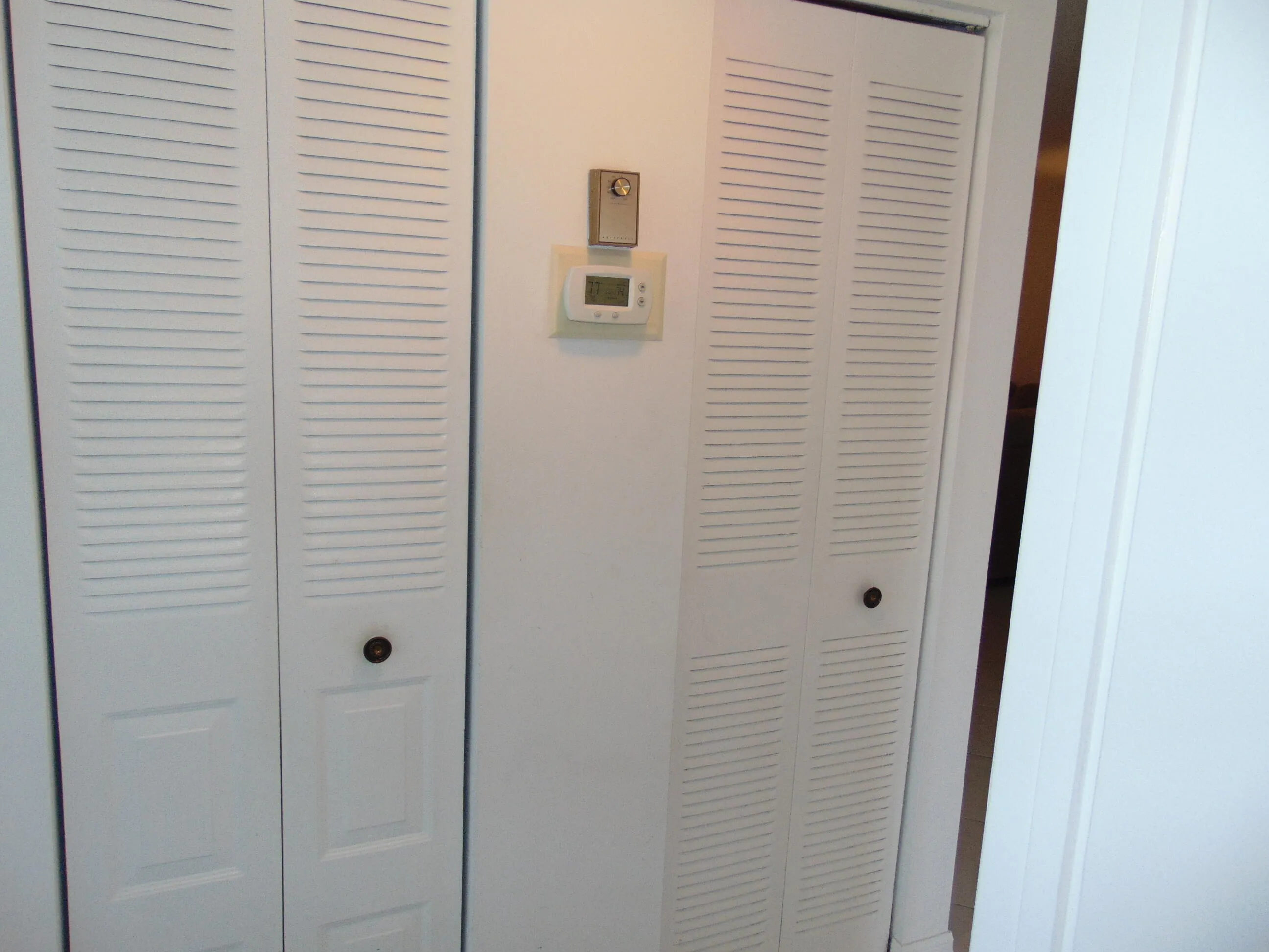 5 CLOSETS