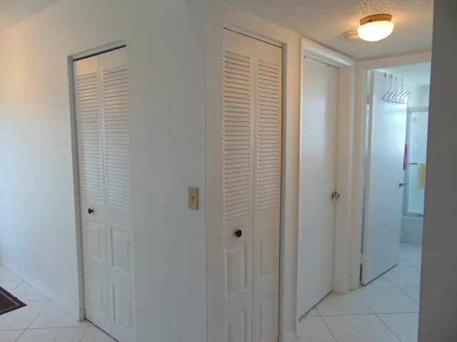 5 CLOSETS