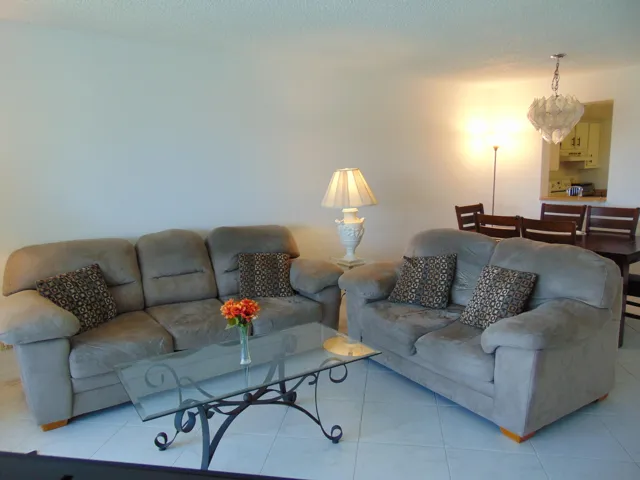 LARGE ROOMS FOR BIG FURNITURE