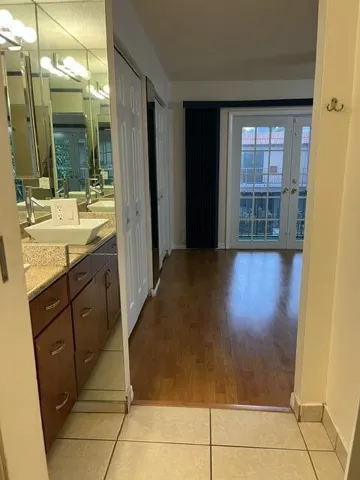 Master bedroom (8)