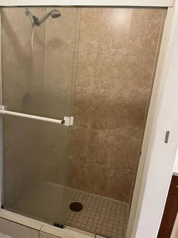 Master bedroom (6)