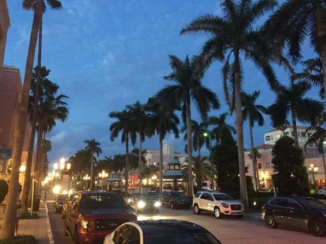 Toney shopping, eateries & entertainment are just south in Boca Raton.