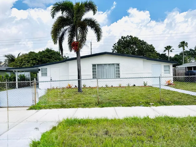Fenced front yard