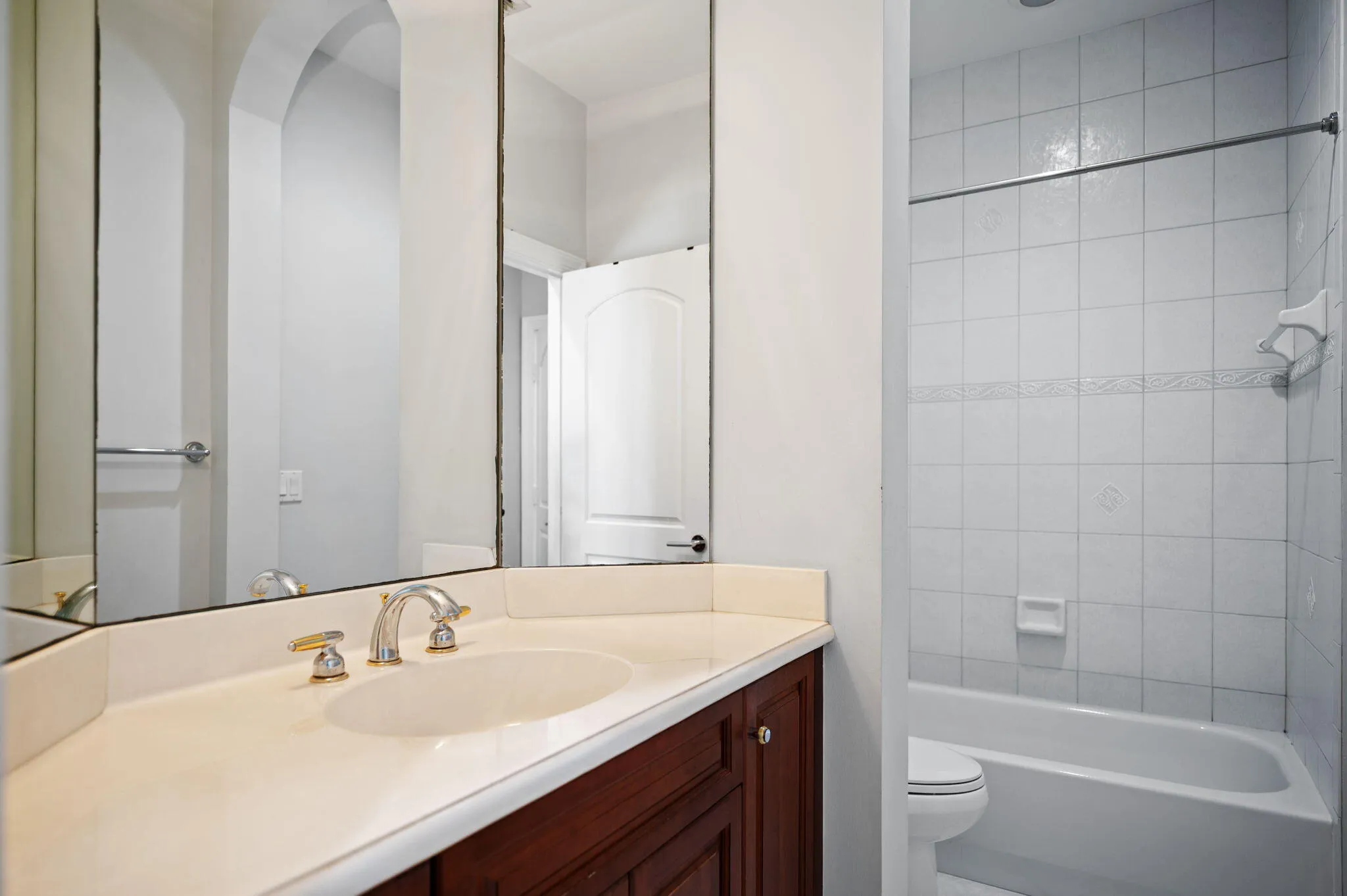 28-web-or-mls-16014-laurel-creek-dr