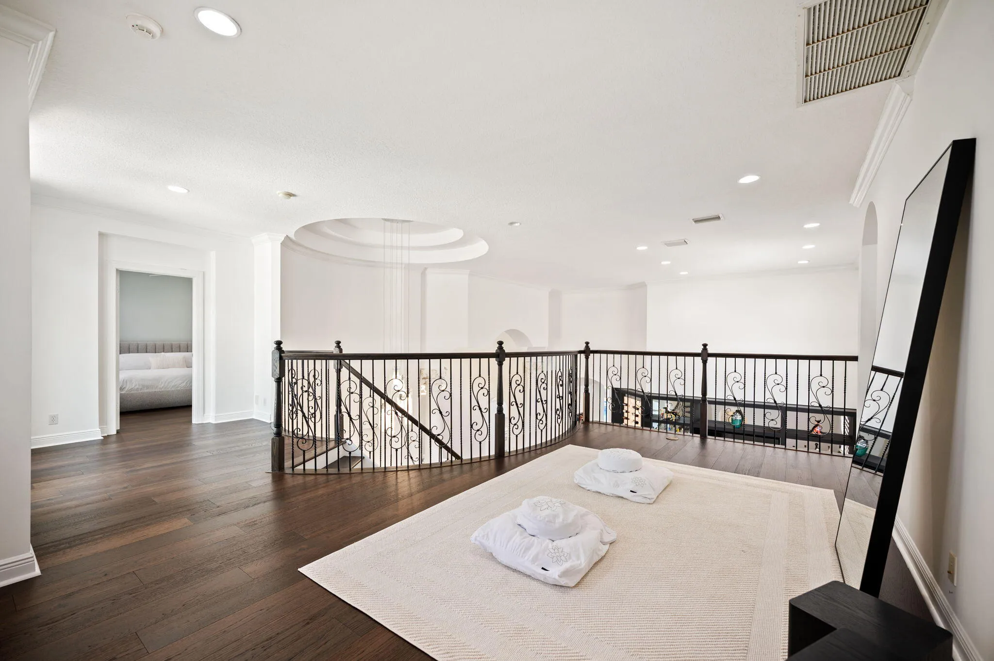 29-web-or-mls-16014-laurel-creek-dr