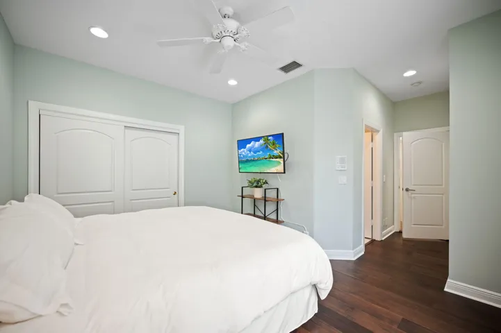 27-web-or-mls-16014-laurel-creek-dr