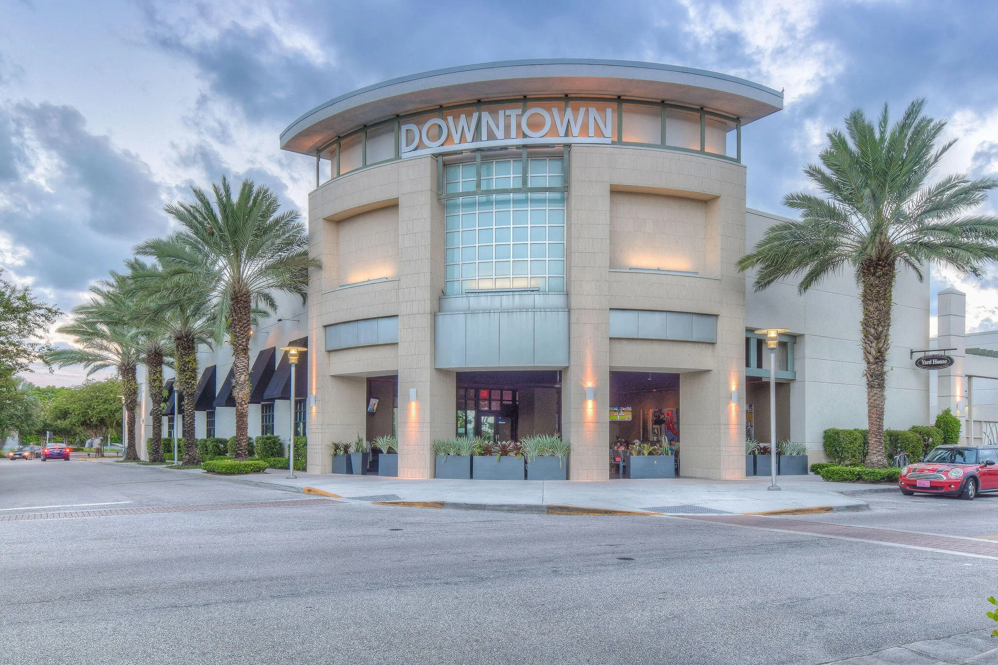 DowntownattheGardens_01