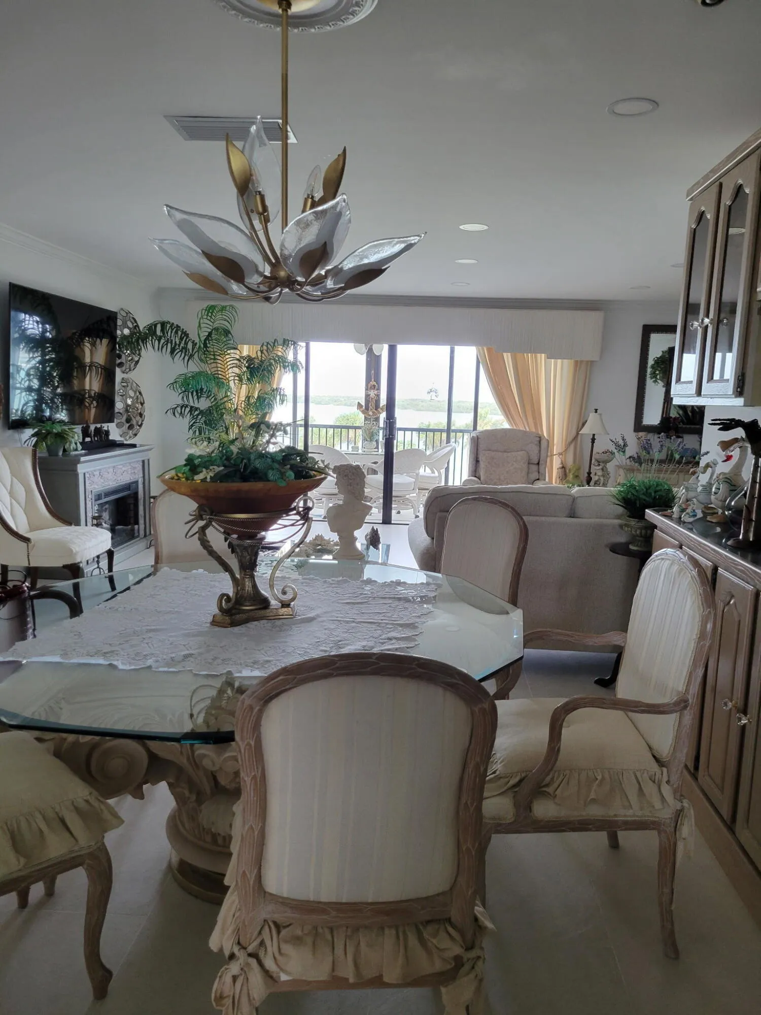 dining room open to LR and balcony