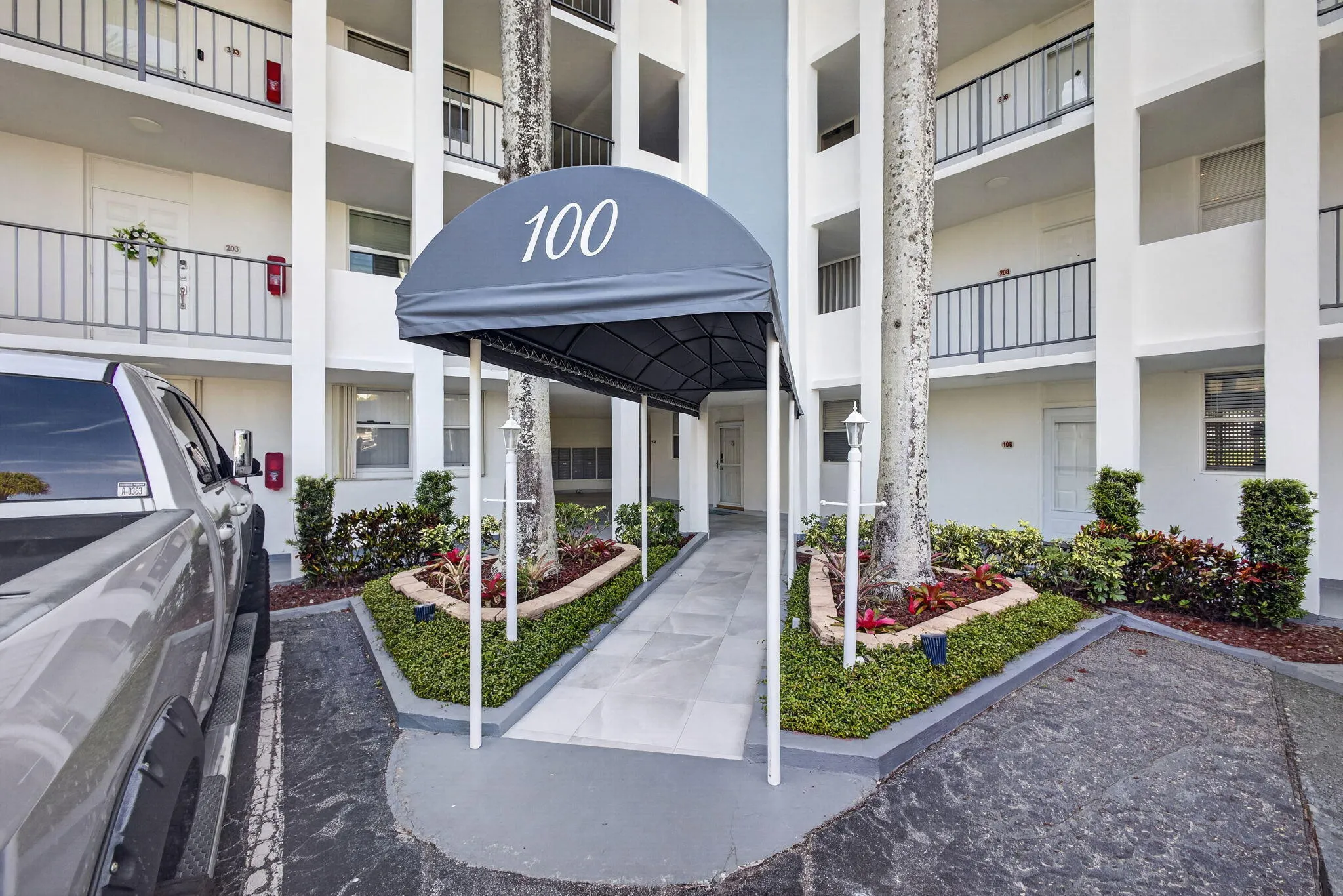 Exterior Photo #3