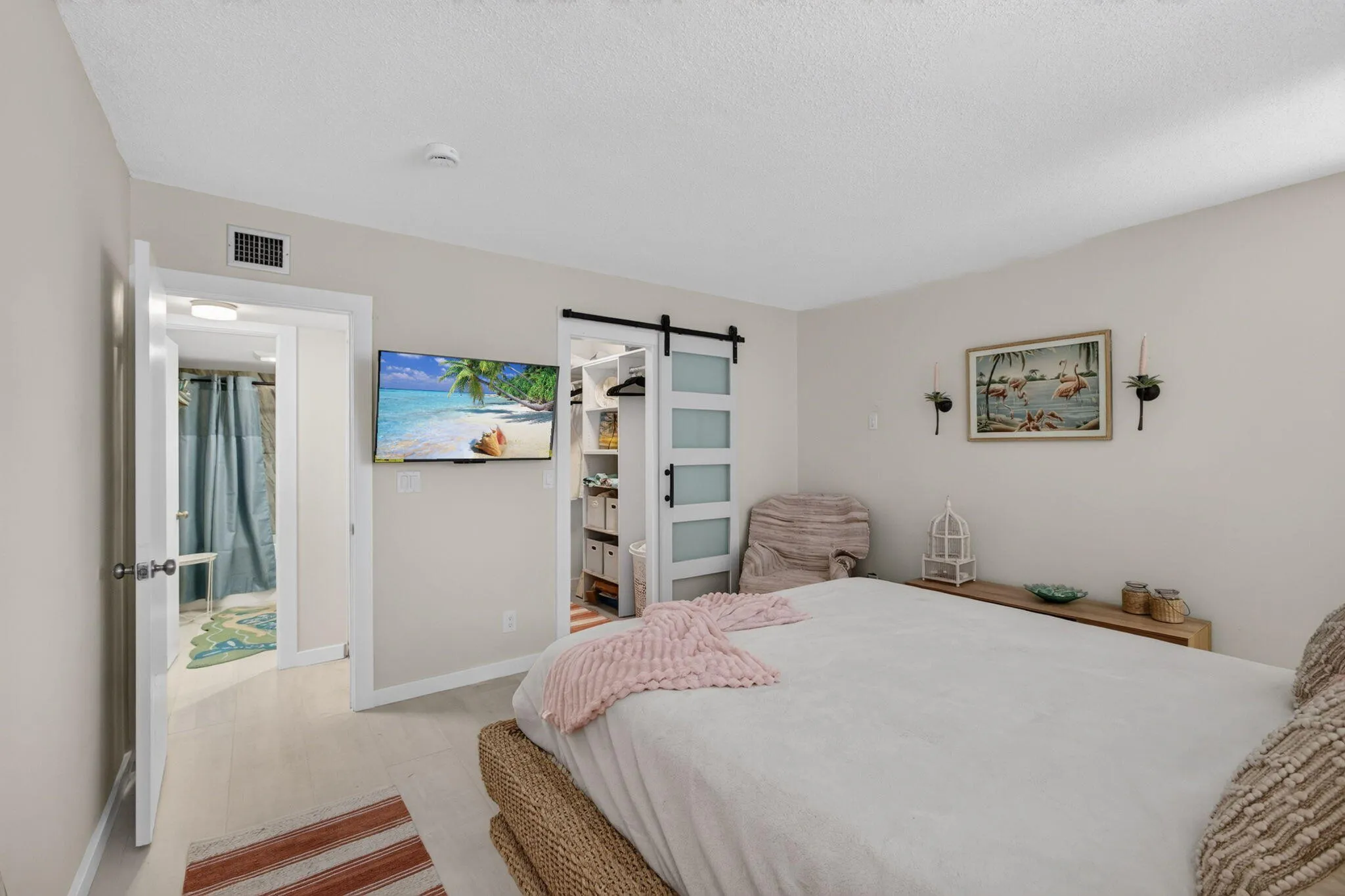 Bedroom Photo #1