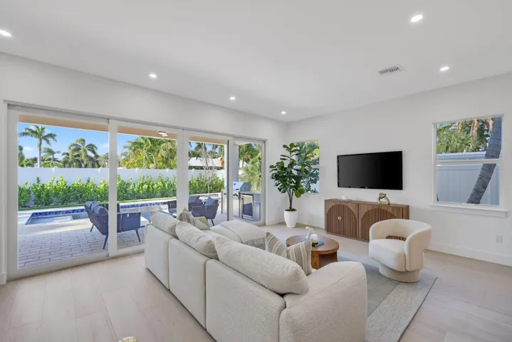 309 Claremont Lane - 24.jpg-SMALL