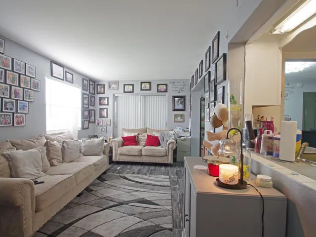 012-004-Family Room-2048x1536