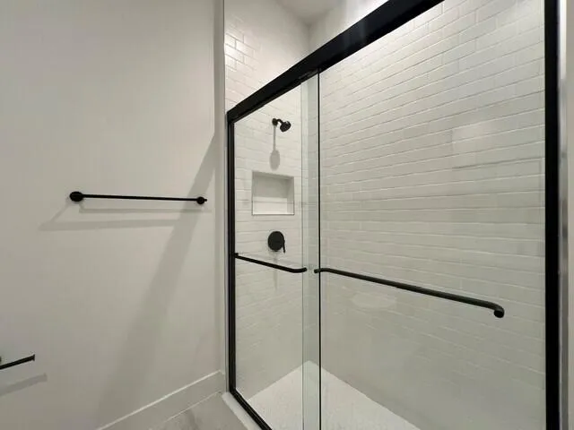 GUEST SHOWER