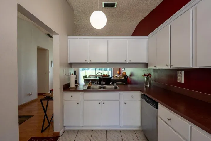JSM008863.jpg-SMALL