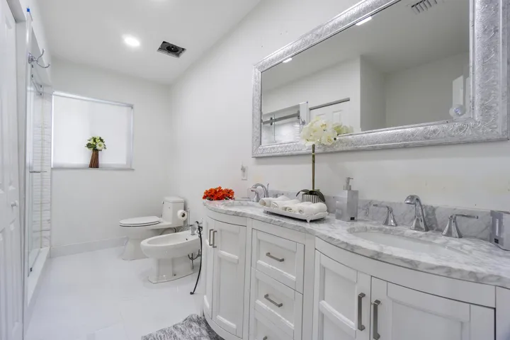 7600 NW 82nd Terrace_08 (1)