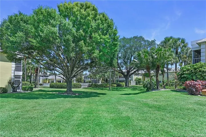 Close to Saint Lucie River and Ocean Beaches