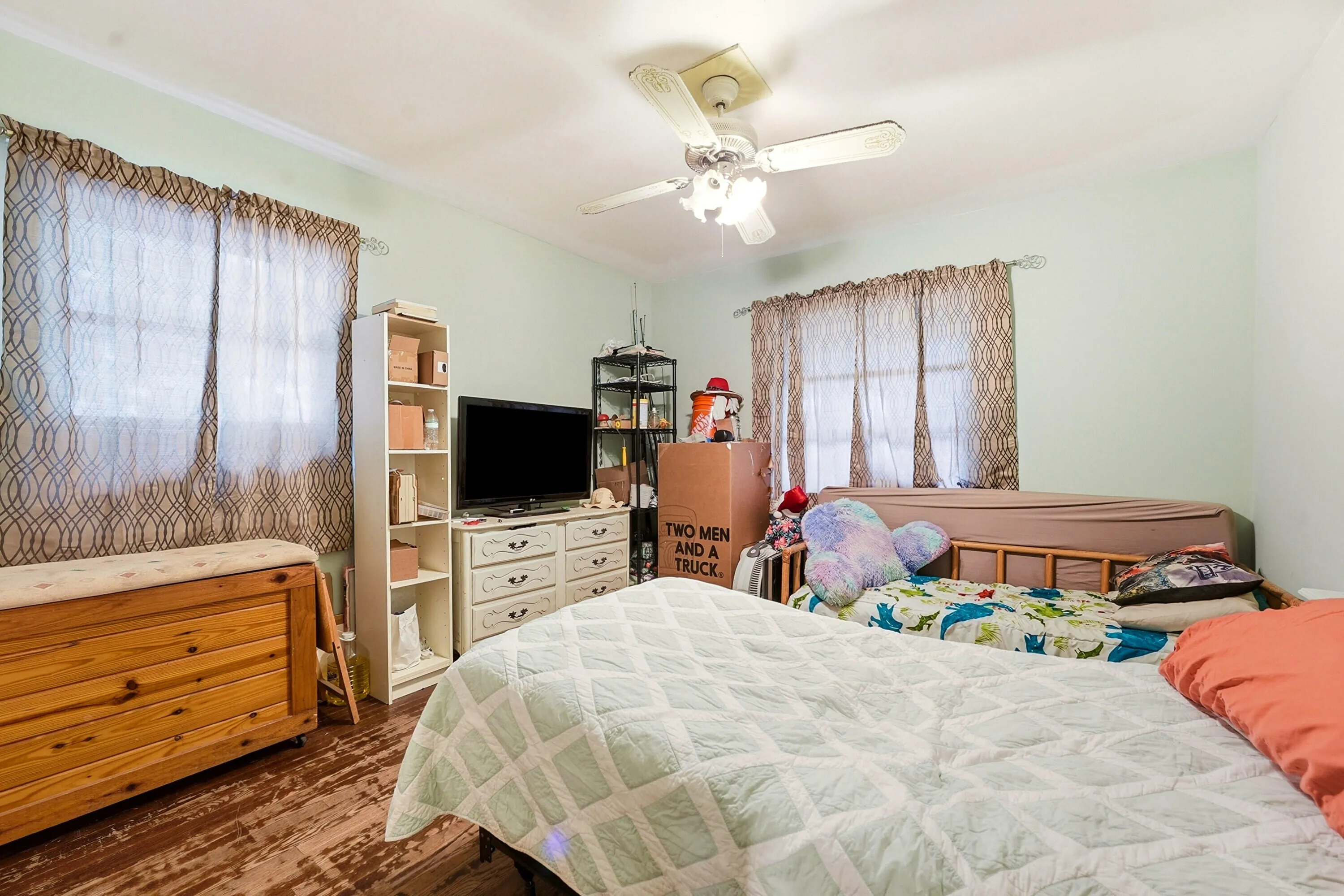 10_bedroom