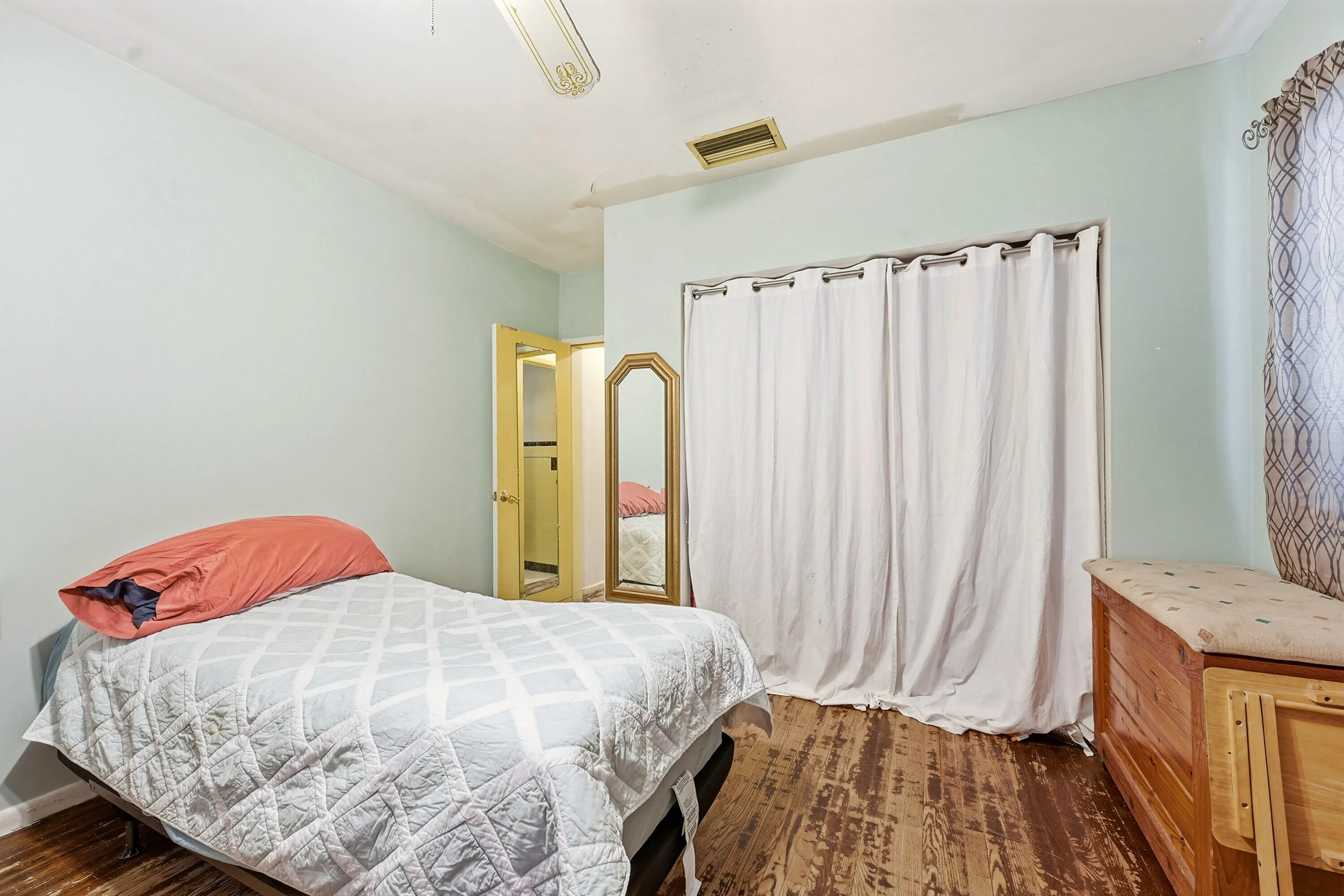 11_bedroom