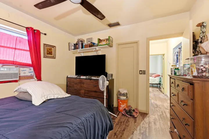 12_bedroom