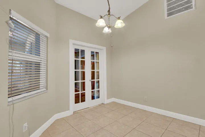 Eat-in kitchen area