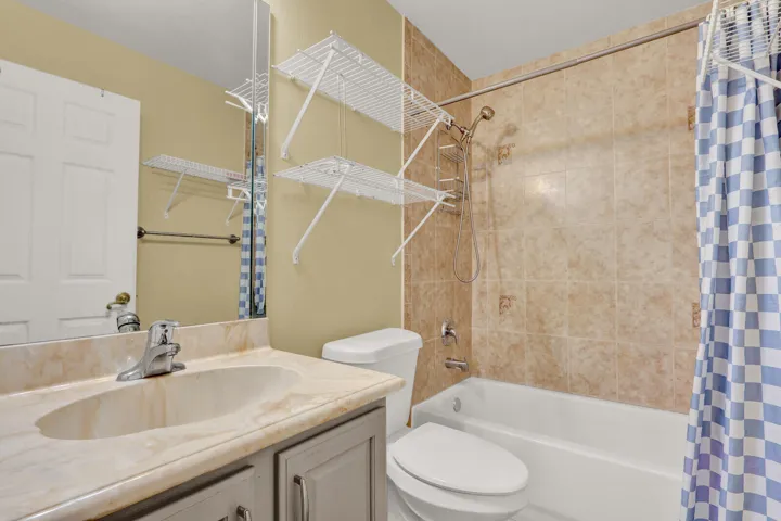 Guest bathroom 2