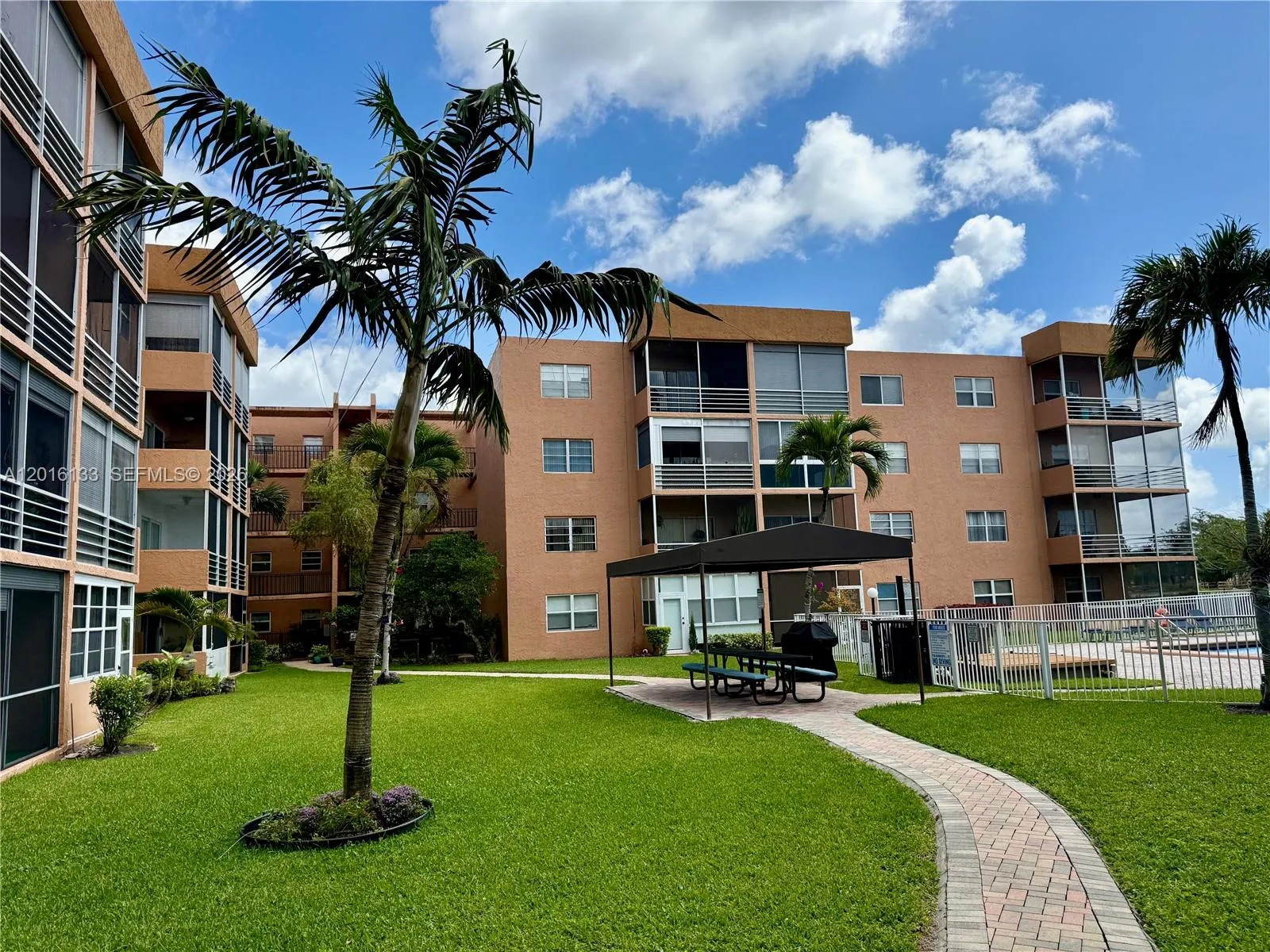 Residents love the community feel, open spaces, winding sidewalks, grassy areas, & plenty of activities and neighborly gatherings.