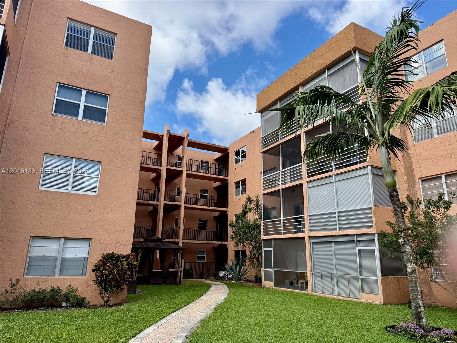 Residents love the community feel, open spaces, winding sidewalks, grassy areas, & plenty of activities and neighborly gatherings.