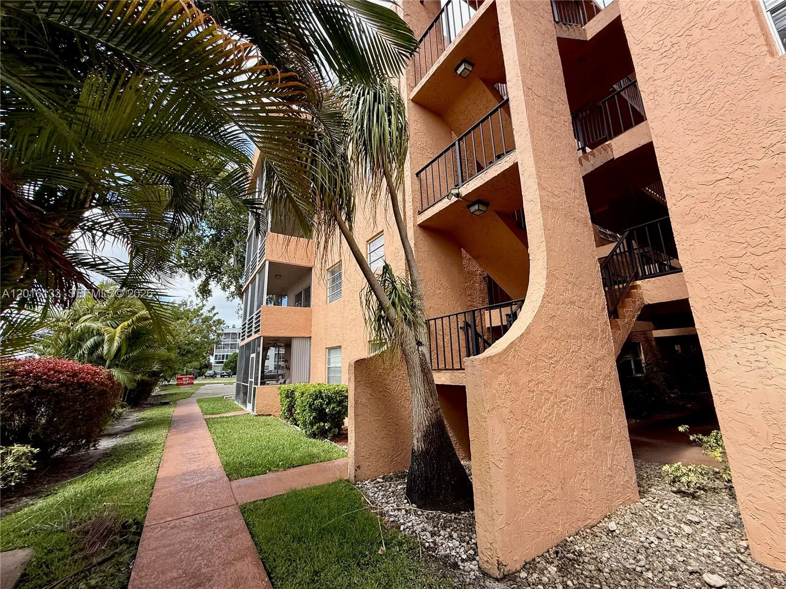 Residents love the community feel, open spaces, winding sidewalks, grassy areas, & plenty of activities and neighborly gatherings.