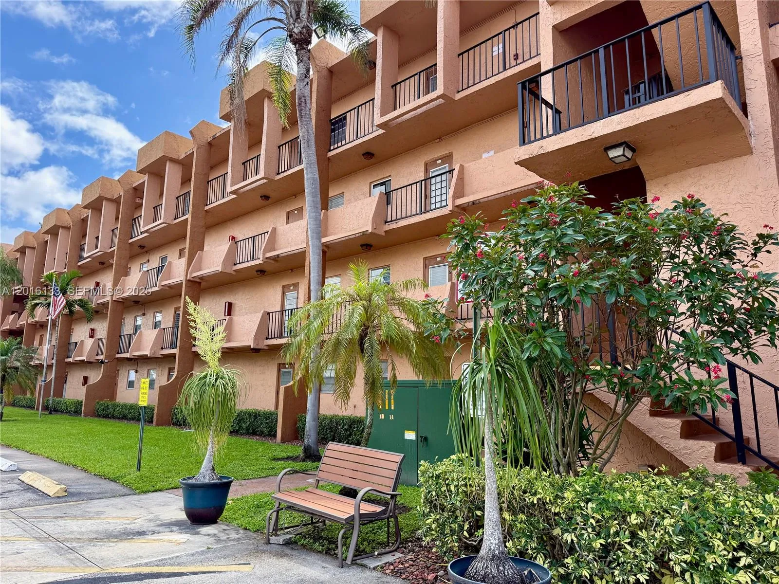 Sunrise Civic Center is just 3 miles away with arts, culture, recreation, and events, along with the attached Athletic Club (part of a 100,000+ sq ft facility) offering fitness options like a two-story gym, racquetball courts, & more.
