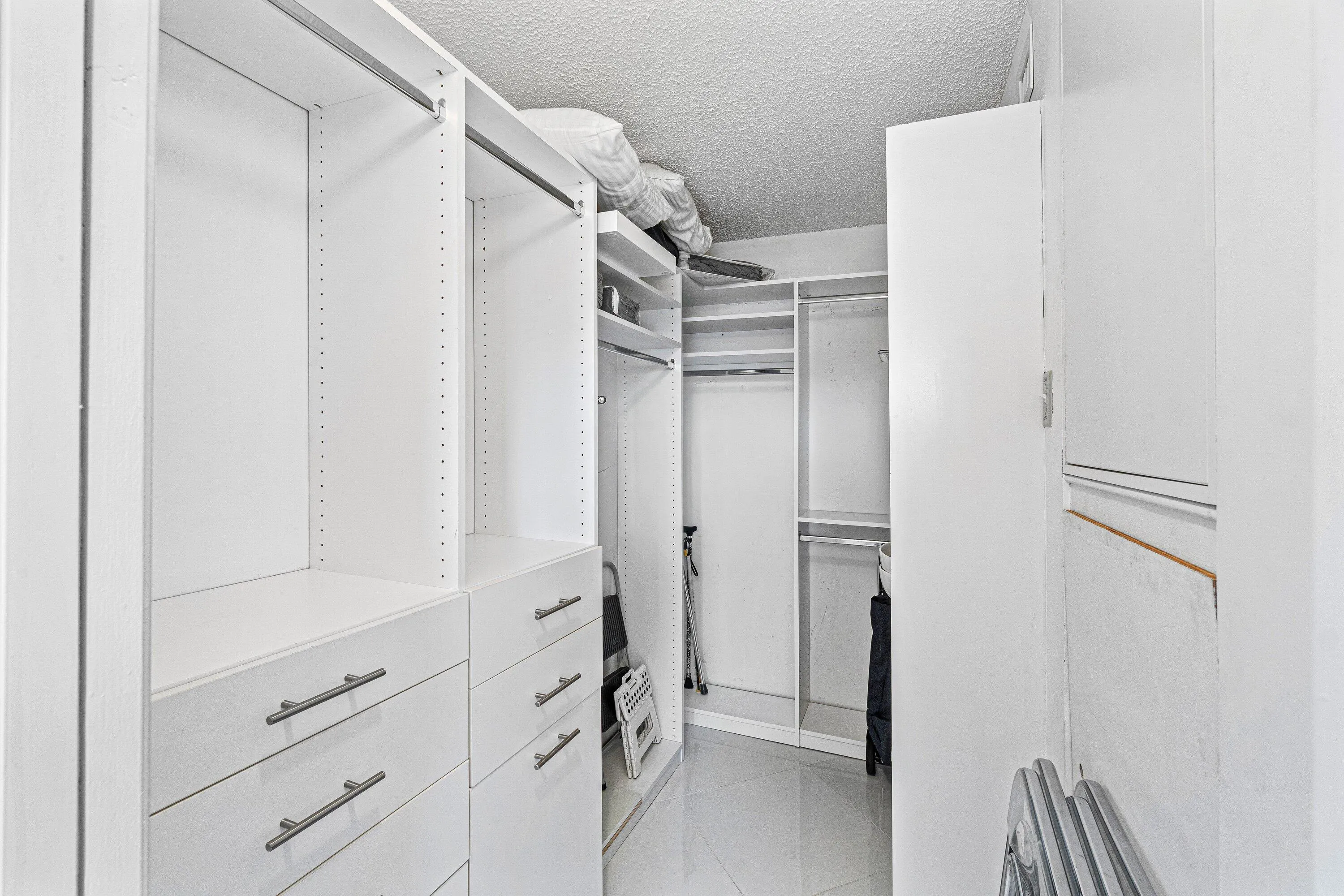 Outfitted guest closet