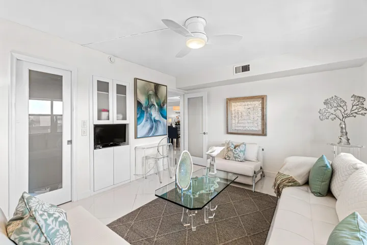 Guest room/den