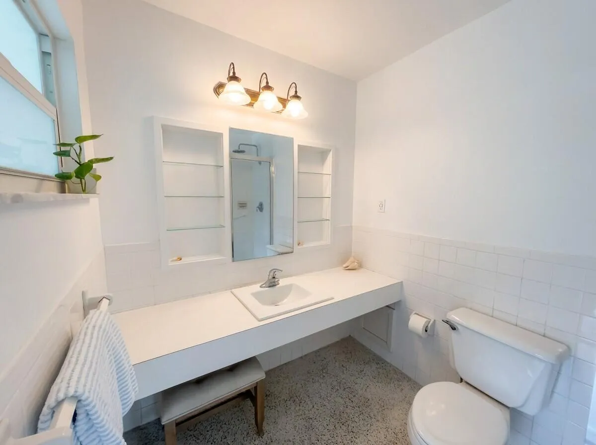 Cabana / Master Bathroom