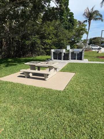 Sea Pointe Grill area