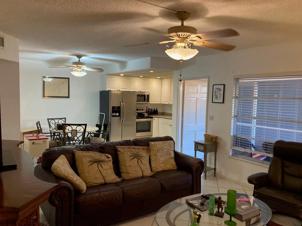 600 Living Room