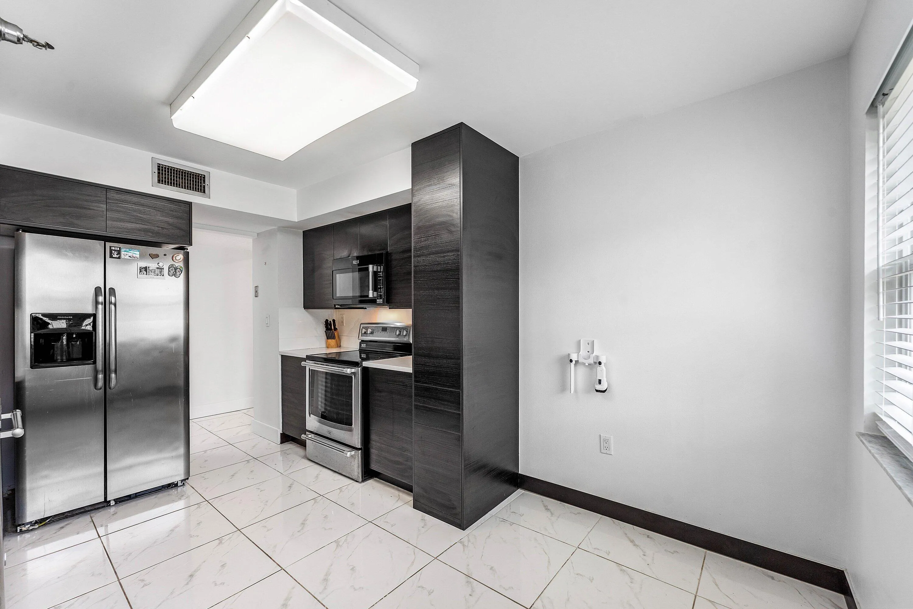 017-6614VillaSonrisaDrive-123-BocaRaton-