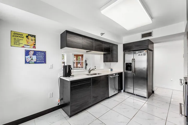 019-6614VillaSonrisaDrive-123-BocaRaton-
