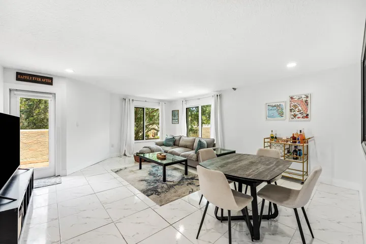 008-6614VillaSonrisaDrive-123-BocaRaton-