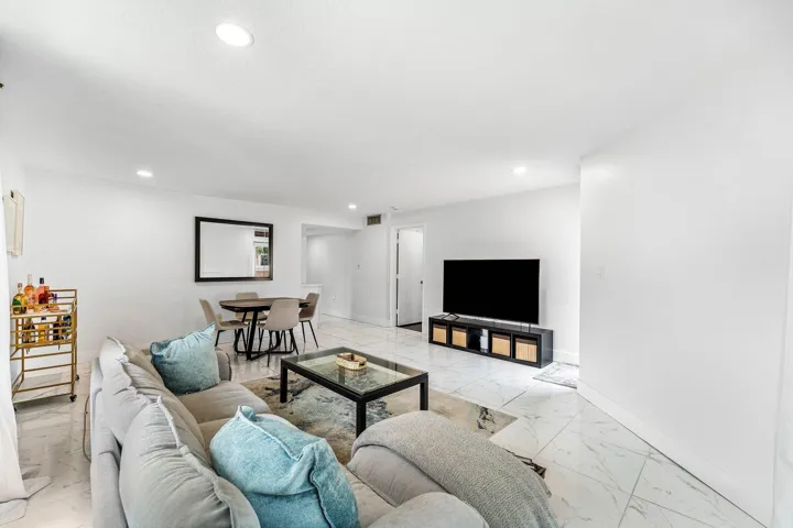 009-6614VillaSonrisaDrive-123-BocaRaton-