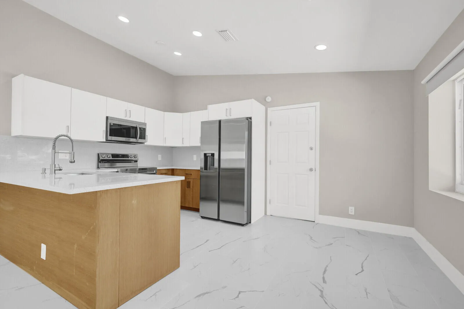 QUARTZ COUNTERTOPS